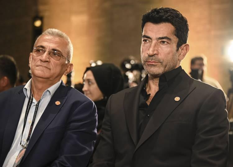 <p>Ateşin düştüğü yeri yaktığını ve buna şahitlik edenlerin de vicdanını yaralayacağını ifade eden İmirzalıoğlu,<strong><em> "Fakat bu çağrı geldiği zaman, bizim oradaki sesimiz acaba bir kişiyi şiddetten geri koyar mı? Oradaki yüzümüz, verdiğimiz mesaj acaba bir insanın hayatının yitip gitmesini engelleyebilir mi? Bu ihtimal bile insanın o acısına biraz merhem sürüyor. Biraz daha umutlanmamıza sebep oluyor."</em></strong> dedi.</p>
