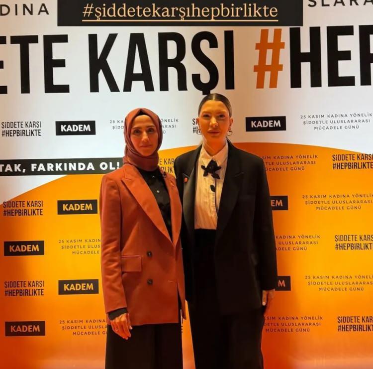 <p>Filmin finalinde ünlü oyuncu Kenan İmirzalıoğlu,<strong> “Şiddete karşı hep birlikte durabiliriz”</strong> mesajıyla ekranda beliriyor ve turuncu rozetini göstererek farkındalık çağrısında bulunuyor.</p>
