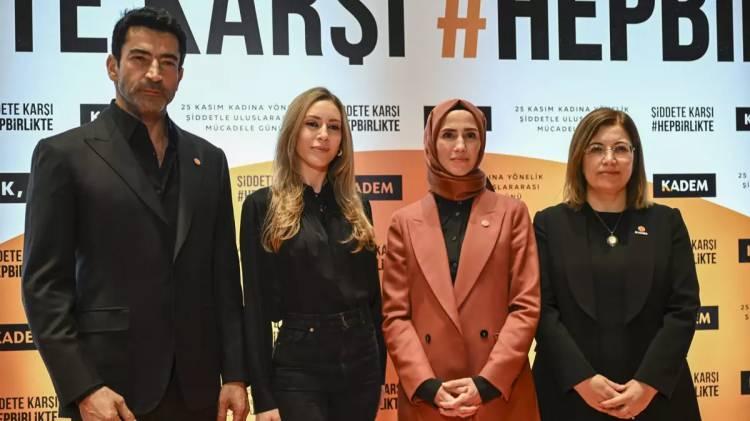 <p>Kenan İmirzalıoğlu'nun duygusal anları ile Sinem Kobal'ın desteği, etkinlik sonrası sosyal medyada geniş yankı uyandırdı. </p>
