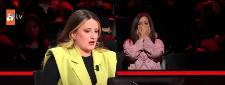 <p><span style="color:#800080"><strong>HEYECANINA YENİK DÜŞTÜ</strong></span></p>
