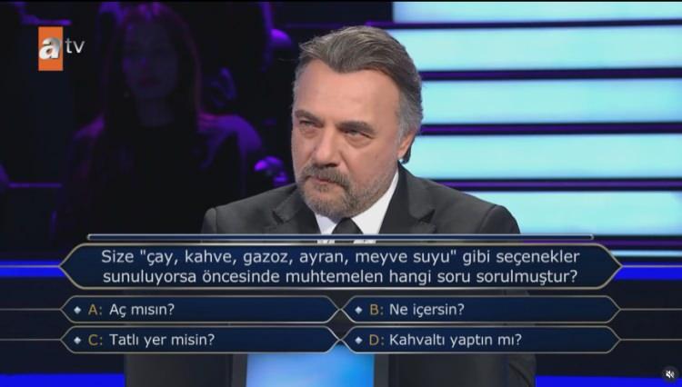 <p>Sorunun şıkları arasında <span style="color:rgb(128, 0, 128)"><em><strong>"Aç mısın?", "Ne içersin?", "Tatlı yer misin?" </strong></em></span>ve <span style="color:rgb(128, 0, 128)"><em><strong>"Kahvaltı yaptın mı?"</strong></em></span> yer alıyordu.</p>

