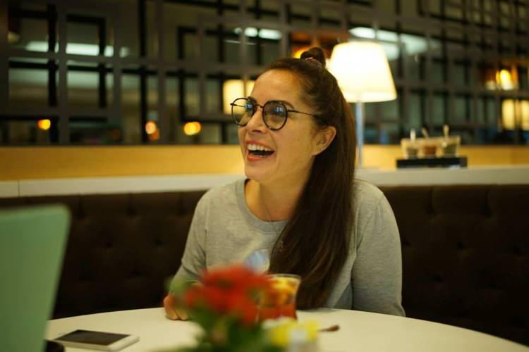 <p><strong>Kanal D ekranlarının fenomen programı "Evrim Akın İle Ev Gezmesi", her hafta birbirinden ünlü isimlerin evlerine sürpriz ziyaretlerde bulunmaya devam ediyor. İlgiyle takip edilen program, bu hafta ünlü oyuncu Sevinç Erbulak'ın evine konuk oldu.</strong></p>
