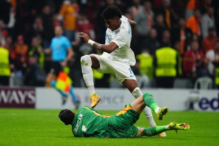 <p>Lesoir: Union, Galatasaray'ı deplasmanda güzel bir galibiyetle geçerek yoluna devam ediyor.</p>
