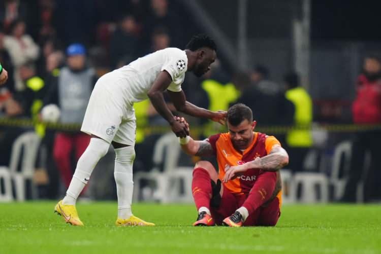 <p>7sur7: Devasa bir başarı! Union, Türkiye'de zafer kazandı ve Galatasaray'ın yenilmezlik serisini sonlandırdı.<br />
<br />
Üst üste üç yenilginin ardından, Union Saint-Gilloise Şampiyonlar Ligi'nde güçlü bir çıkış yakaladı. İstanbul'da Promise David'in golüyle (1-0) bir galibiyet daha elde etti. Bu, Ağustos 2024'ten beri evinde kaybetmeyen Galatasaray için inanılmaz bir serinin sonu oldu.</p>
