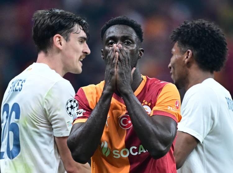 <p>RTBF: Union SG, Galatasaray'ı devirdi ve Şampiyonlar Ligi'nde ikinci zaferini elde etti.<br />
<br />
Tüm zorluklara meydan okumak zorundaydılar ve başardılar. Union Saint-Gilloise oyuncuları Galatasaray'ı yendi. Belçika ekibine yepyeni bir canlılık getiren ikinci Şampiyonlar Ligi zaferi.</p>
