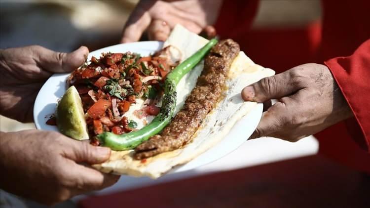 <p><span style="color:#B22222"><strong>Adana</strong></span> – Kebap</p>

<p> </p>
