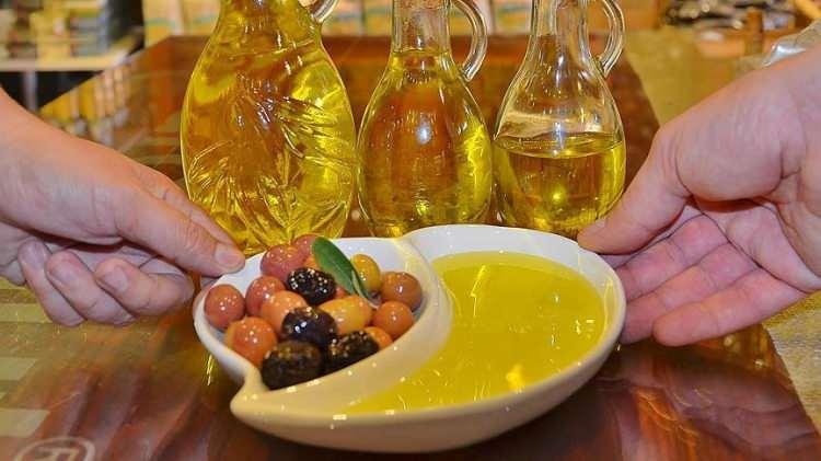 <p><span style="color:#B22222"><strong>Balıkesir</strong></span> – Ayvalık & Zeytinyağı</p>

<p> </p>
