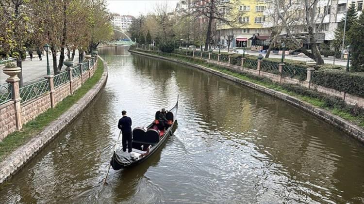 <p><span style="color:#B22222"><strong>Eskişehir</strong> </span>– Porsuk Çayı & Lületaşı</p>

<p> </p>
