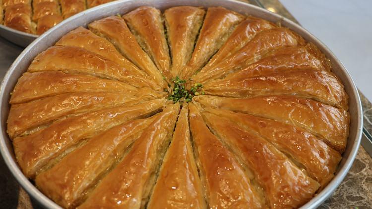 <p><span style="color:#B22222"><strong>Gaziantep</strong> </span>– Baklava & Gastronomi</p>

<p> </p>
