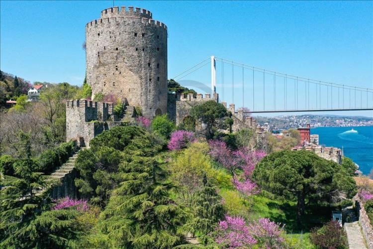 <p><span style="color:#B22222"><strong>İstanbul</strong> </span>– Boğaz & Tarih</p>

<p> </p>
