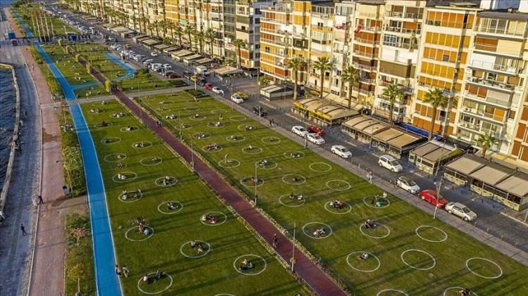 <p><span style="color:#B22222"><strong>İzmir</strong> </span>– Boyoz & Kordon</p>

<p> </p>
