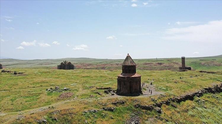 <p><span style="color:#B22222"><strong>Kars</strong></span> – Ani Harabeleri & Kaz</p>

<p> </p>
