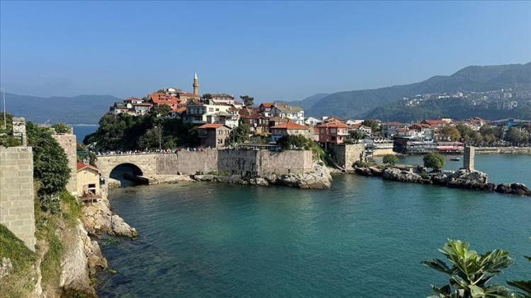 <p><span style="color:#B22222"><strong>Bartın</strong></span> &ndash; Amasra</p>
