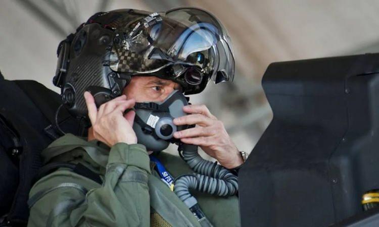 <p>TULGAR Sistemi, sabit kanatlı platformlar için ASELSAN bünyesinde tasarlanmış bir vizör yansıtmalı kaska monteli gösterge sistemidir.</p>
