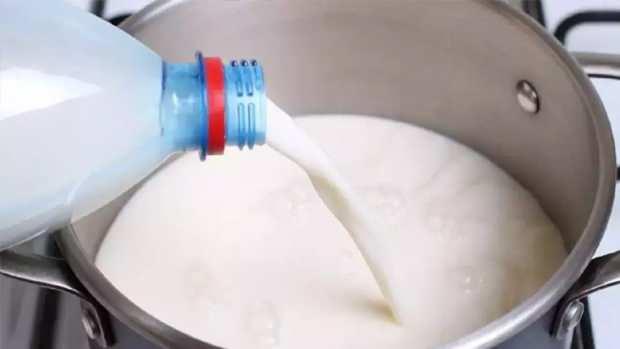 <p><strong>TAM YAĞLI SÜT</strong></p>

<p> </p>

<p> </p>

<p>Sütün yağ oranı yoğurdun dokusunu belirler. Tam yağlı süt ile hazırlanan yoğur daha kremamsı ve çok daha lezzetli olur.</p>
