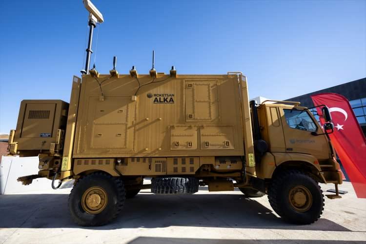 <p>Türk savunma sanayisinin lider füze, roket ve mühimmat üreticisi Roketsan, Cumhurbaşkanlığı Savunma Sanayii Başkanlığı ile imzalanan 6,5 milyar dolarlık sözleşmeler kapsamında hava savunma ve füze sistemlerinin geliştirilmesi ve seri üretimine yönelik önemli sorumluluklar üstlenecek.</p>
