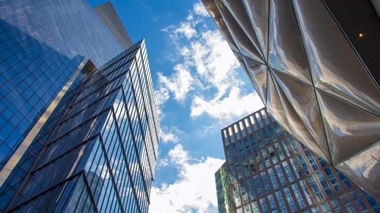 <p><span style="color:rgb(44, 80, 95)">Listenin zirvesinde Nvidia, Apple ve Microsoft yer alırken, bu üç devin </span><a href="https://www.borsaningundemi.com/piyasa" target="_blank">piyasa</a><span style="color:rgb(44, 80, 95)"> değerleri 3 trilyon </span><a href="https://www.borsaningundemi.com/emtia-ve-doviz-piyasalari" target="_blank">dolar</a><span style="color:rgb(44, 80, 95)"> eşiğini aşarak tarihi seviyelerde kalmayı sürdürdü.</span></p>
