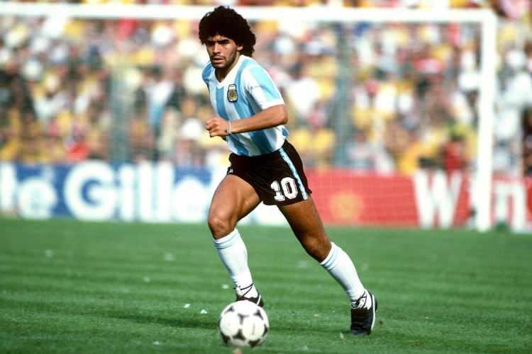 <p>Diego Maradona - 200 milyon Euro</p>
