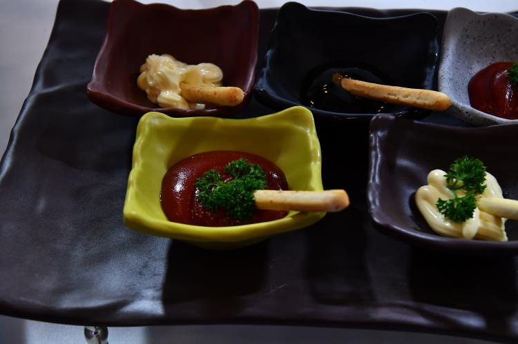 <p>Filipinler'de muz ketçabı var. II. Dünya Savaşı sırasında domates sıkıntısı nedeniyle muz, şeker, sirke ve baharatla ketçap yapılmaya başlandı.</p>
