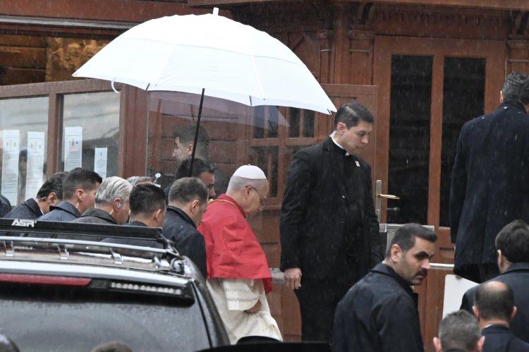 <p>Katolik Kilisesi'nde mayıs ayındaki Papalık Seçimi'nde seçilen Papa 14. Leo'nun, Türkiye ve Lübnan'ı kapsayan ilk dış gezisi kapsamında önce Ankara'ya ardından ise İznik'e gitti. </p>

<p> </p>
