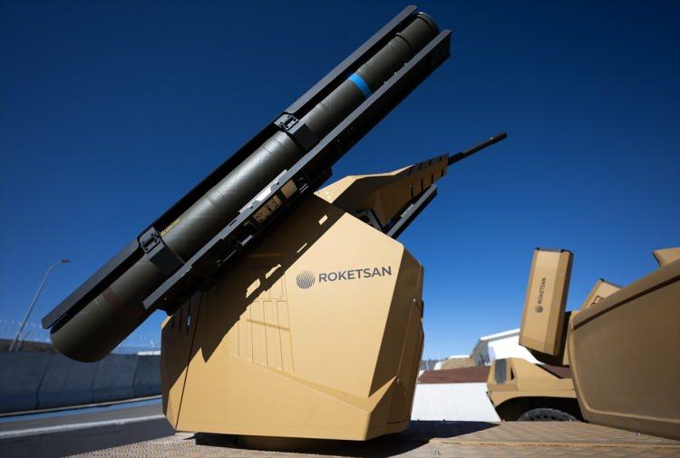 <p><strong>Küresel konumlama sistemi karıştırmalarına karşı yüksek elektronik harp dayanımı ve düşük çevre koşulu duyarlılığı sayesinde ise TAYFUN, gece-gündüz ve her hava koşulunda güvenle görev icra edebiliyor. TAYFUN, farklı görev gereksinimlerine yanıt verebilen çeşitlendirilmiş bir füze ailesidir. Bu kapsamda yeni varyantların geliştirilmesine yönelik çalışmalarımız devam etmektedir."</strong></p>

<p> </p>
