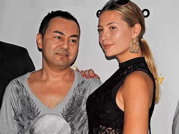 <p>Ünlü şarkıcı <strong>Serdar Ortaç</strong> ile 2014'te evlendiği İrlandalı model <strong>Chloe Loughnan'</strong>ın 2019'da <strong>tek celsede</strong> biten evliliği, aradan yıllar geçmesine rağmen gündemden düşmüyor. </p>
