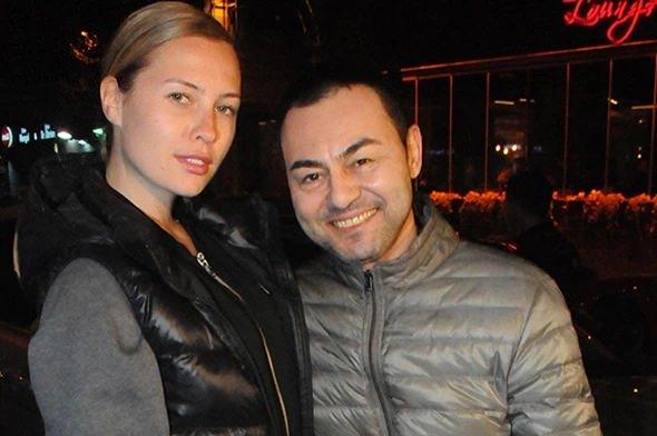 <p><strong>Yeniçağ</strong> yazarı <strong>Müge Dağıstanlı Erdoğan'</strong>ın haberine göre, haciz haberini duyunca büyük bir öfkeye kapılan <strong>Ortaç</strong>, <strong>Chloe'</strong>’nin evde bıraktığı tüm <strong>marka çantaları, ayakkabıları ve kıyafetlerini</strong> yedi büyük <strong>çöp poşetine</strong> doldurup şoförüne teslim etti.</p>
