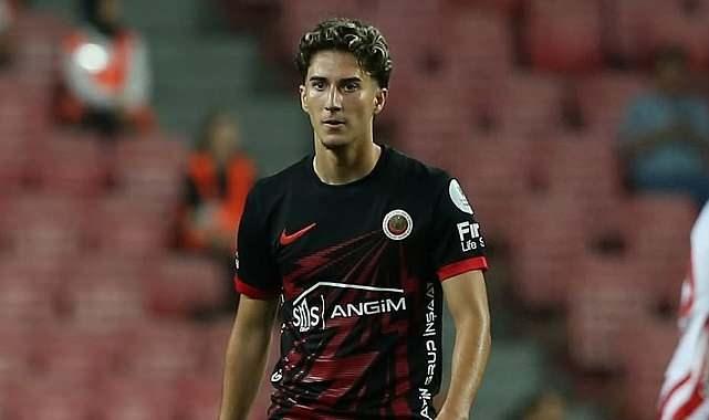 <p>8- G&ouml;ktan G&uuml;rp&uuml;z | 13 ma&ccedil; - 4 asist<br />
<br />
* Gen&ccedil;lerbirliği</p>
