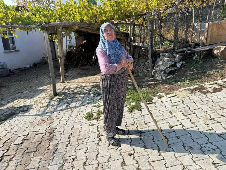 <p>Daha önce ormancılık ve tarımla geçimini sağlayan mahalle sakinlerinden eski muhtar Hüseyin Kaya ve eşi Fadime Kaya da 30 yıllık Bursa macerasının ardından memleketlerine dönüş yaptı.</p>

<p> </p>
