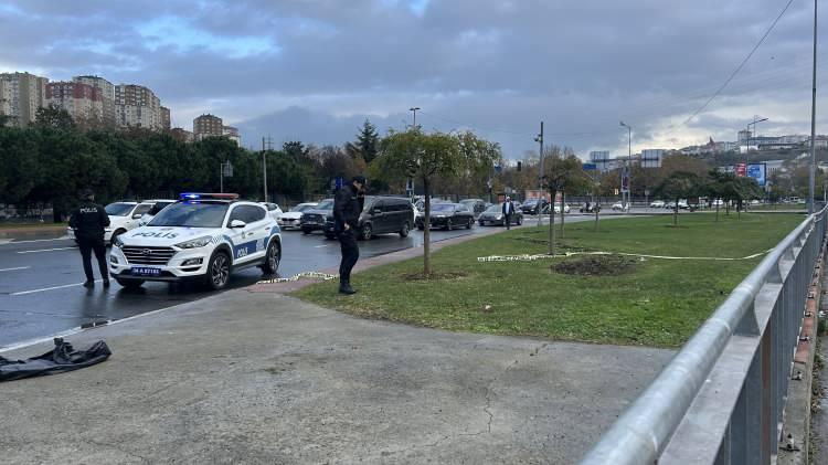 <p><span style="color:#A52A2A"><strong>"HATIRLAMIYORUM YAPMIŞ OLABİLİRİM"</strong></span></p>

<p>&nbsp;</p>

<p>Enis S.&rsquo;nin taksiciye<strong> "Beykoz&rsquo;a s&uuml;r"</strong> demesi &uuml;zerine Şimşek&rsquo;in taksiciye <strong>"Hayır sağa &ccedil;ek" </strong>dediği ve ara&ccedil;tan inmek istediği bilgisine ulaşıldı.</p>

<p>&nbsp;</p>

<p>Taksiciyle arasında tartışma &ccedil;ıktığını belirten Enis S.,<span style="color:#A52A2A"><strong><em> bu andan itibaren olanları hatırlamadığını ve olayı ger&ccedil;ekleştirmiş olabileceğini s&ouml;ylediği bilgisine ulaşıldı</em></strong></span></p>
