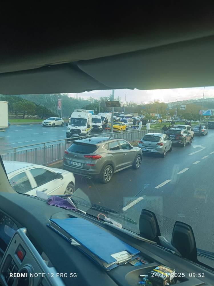 <p><span style="color:#A52A2A"><strong>KONUŞMA BAHANESİYLE GELDİ</strong></span></p>

<p> </p>

<p>İddiaya göre, Enis S., bir süre önce boşandığı eşi Nuran Şimşek'i konuşma bahanesiyle Mehmet Akif Ersoy Mahallesi'ndeki evinin önüne geldi.</p>
