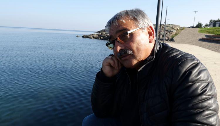 <p> Suç duyurusu dilekçesinde 50 bin TL tazminat talep edildi. ‘Herhangi bir izin veya hak sahipliği belgesi sunmaksızın, izinsiz ve hukuka aykırı biçimde kullanım’ nedeniyle kendisi hakkında hukuki işlem başlattığını öğrenen Salim Kalfa, çağrıldığı polis merkezine giderek ifade verdi.</p>
