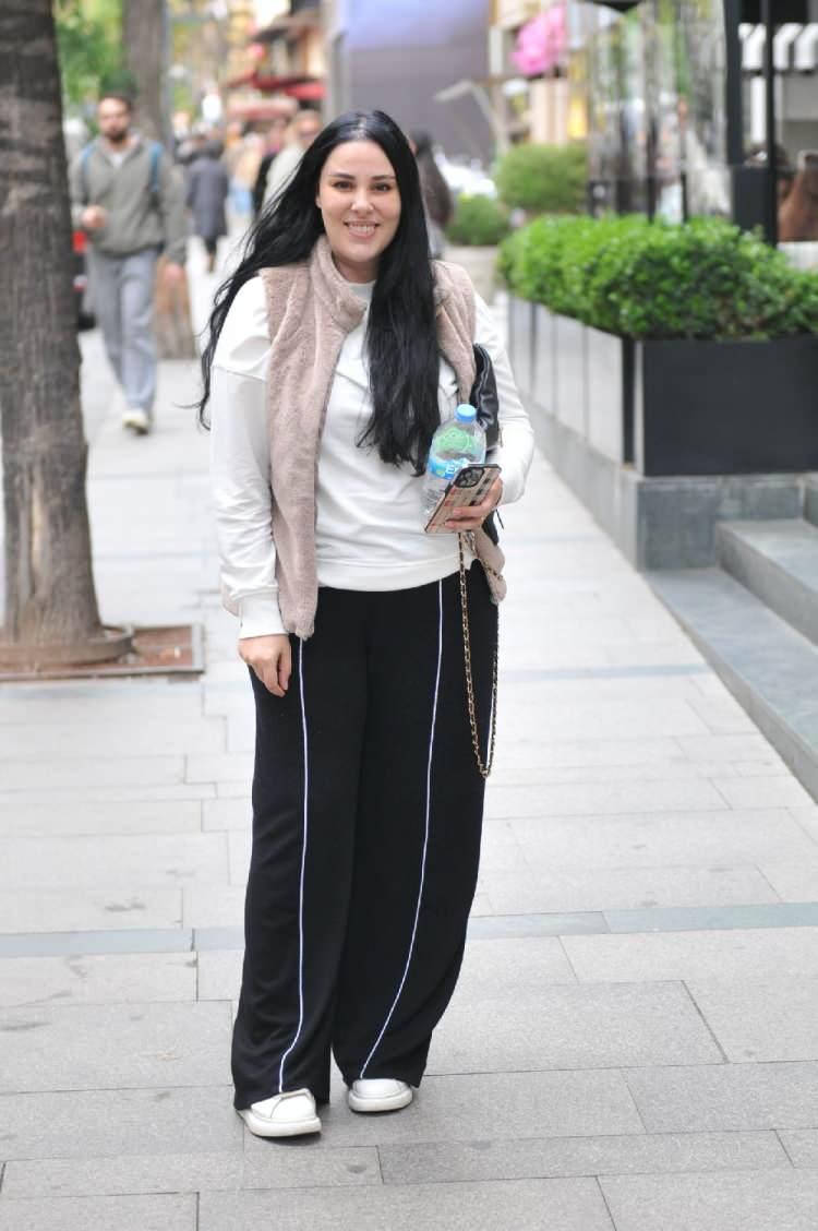 <p>Geçtiğimiz günlerde <strong>Nişantaşı'</strong>nda görüntülenen <strong>Tuğçe Tayfur</strong>, gazetecilerin kendisine yönelttiği soruları yanıtladı ve dikkat çeken açıklamalarda bulundu.</p>
