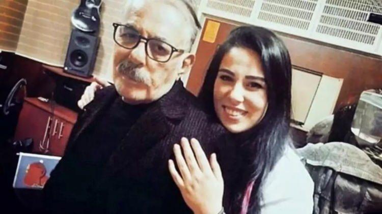 <p><strong>Tuğçe Tayfur</strong>, miras davasına ilişkin olarak,<strong><em> <span style="color:#800080">"Hukuki süreç devam ediyor. Vasiyet iptali için başvurduk ve mahkeme kabul etti. Duruşmada neler olacağını göreceğiz. Kardeşlerimle barışığım, birlikte ilerliyoruz. Bir tek Taha yok yanımızda, ama hatasını anlayıp bizim yanımıza geleceğini düşünüyorum"</span></em></strong> şeklinde konuştu.</p>
