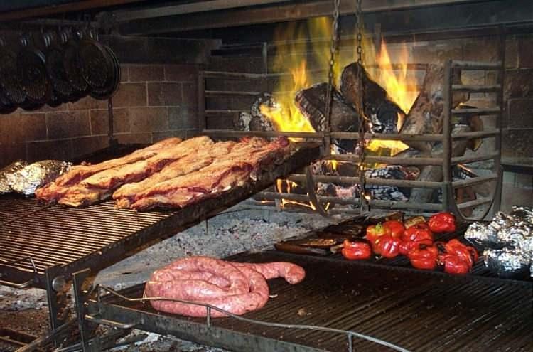 <p><span style="color:#B22222"><strong>6- Asado (Arjantin-Uruguay)</strong></span></p>

<p> </p>
