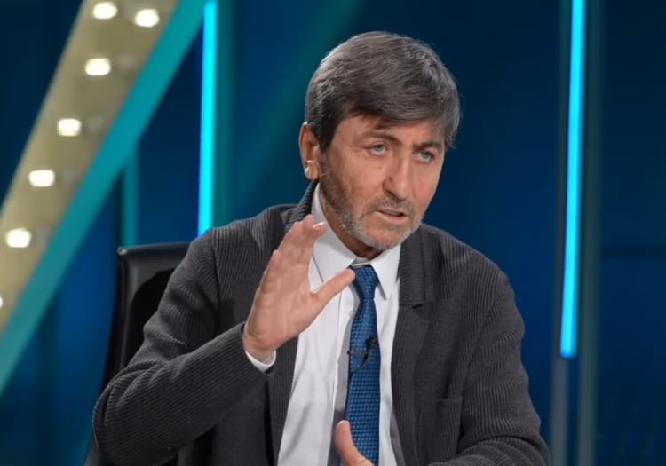 <p>"1 puan Galatasaray için şu ortamda kötü olmazdı değil mi? Ama hocanın hesabı mutlaka 3 puan almam lazım. 0-0'ı cebe atarak 3 puanı almam lazım düşüncesiydi."</p>
