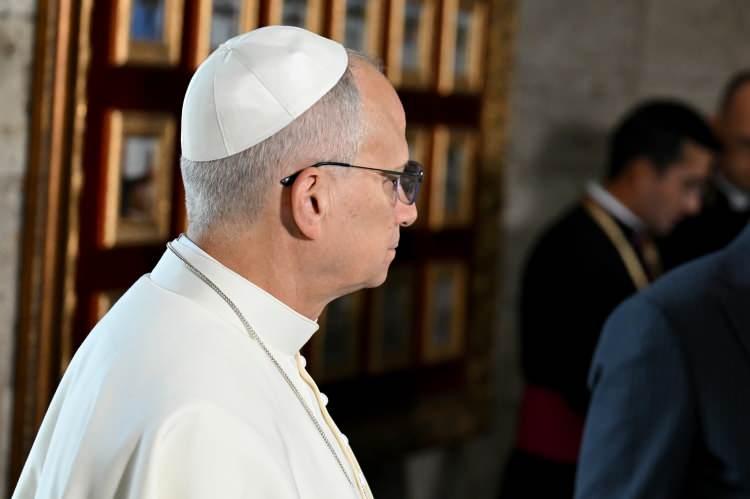 <p>Papa Francis'in, Hristiyanlık tarihinde önemli bir yeri olan Birinci İznik Konsili’ nin 1700. yıl dönümünü kutlamak için 26 Mayıs’ta Türkiye’ye gelmek isteği biliniyordu. </p>
