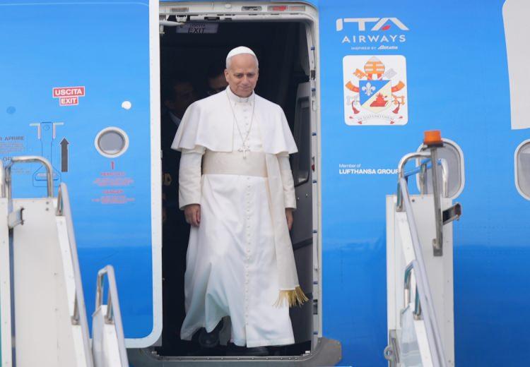 <p>Resmi armada, Leo' nun iki dönem boyunca Başrahip olarak görev yaptığı Aziz Augustinus Tarikatı'nın amblemi olan, okla delinmiş ve alevlenmiş bir kalp yer aldı.</p>

<p> </p>
