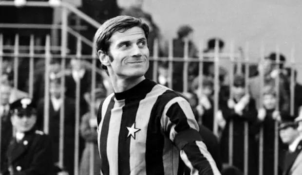 <p>A Milli Takım, 2006'da da Giacinto Fachetti anısına Bergamo'da özel bir maç yaptı. Karşılaşma 1-1'lik eşitlikle sona erdi. Ayrıca Brezilyalı efsane futbolcu Pele, Giacinto Facchetti'yi FIFA'nın en iyi 100 futbolcusu arasında göstermişti. Giacinto Facchetti, Inter'in kulüp başkanlığını yapmakta olduğu 2006 yılında pankreas kanserine yenik düştü. Hayatını kaybeden İtalyan efsanesinin Inter'de giydiği 3 numaralı forma ise müzeye kaldırıldı. O dönemden bu yana Inter hiçbir futbolcusuna 3 numarayı vermedi.</p>
