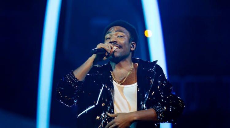 <p><strong>FELÇ GEÇİRDİĞİ ORTAYA ÇIKTI</strong></p>

<p>Glover sahnede, <strong>"Louisiana'da başımda gerçekten kötü bir ağrı vardı, ama gösteriyi yine de yaptım. Houston'a gittiğimizde hastaneye gittim ve doktor 'Felç geçirmişsiniz' dedi." </strong>ifadelerini kullandı. </p>

<p> </p>
