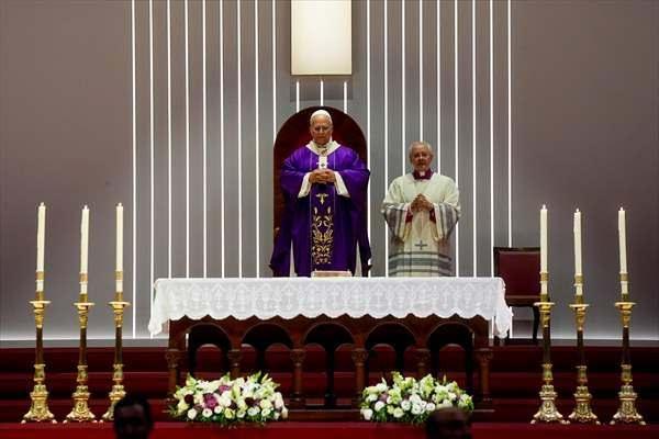<p><strong>"Boğaz üzerindeki köprüler gibi, birliğin de temellerinin sağlam kalması, zaman ve değişkenlikler tarafından zayıflatılmaması özen, dikkat ve bakım gerektirir." </strong>diyen Papa 14. Leo, bağları beslemek ve güçlendirmek için her türlü çabayı gösterme çağrısında bulundu.</p>
