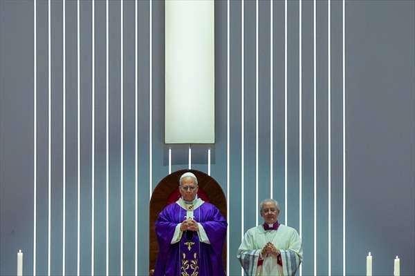 <p>Papa 14. Leo, <strong>"Bizi birleştiren şeyleri takdir ederek, önyargı ve güvensizlik duvarlarını yıkarak, karşılıklı bilgi ve saygıyı teşvik ederek, herkese güçlü bir umut mesajı vermek ve barışçı olmaya davet etmek için birlikte yürümek istiyoruz." </strong>dedi.</p>

<p> </p>
