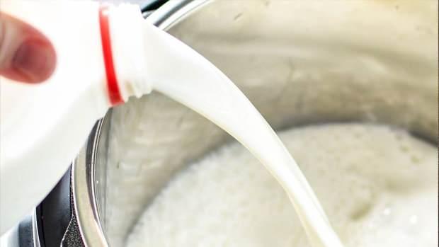 <p><strong>MANDA SÜTÜ</strong></p>

<p> </p>

<p><strong>Manda sütü kıvam konusunda yoğurdun şampiyonudur. Yüksek yağ ve protein oranı sayesinde ev yapımı yoğurtlar manda sütü ile oldukça yoğun ve lezzetli olur.</strong></p>
