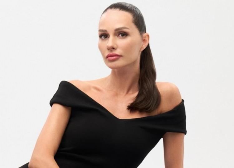 <p><strong>Çok sayıda ünlü markanın reklam içeriklerini sosyal medya hesabından paylaşan Ergene'nin hangi dizi projesine ışık yakacağı ise merak konusu oldu.</strong></p>
