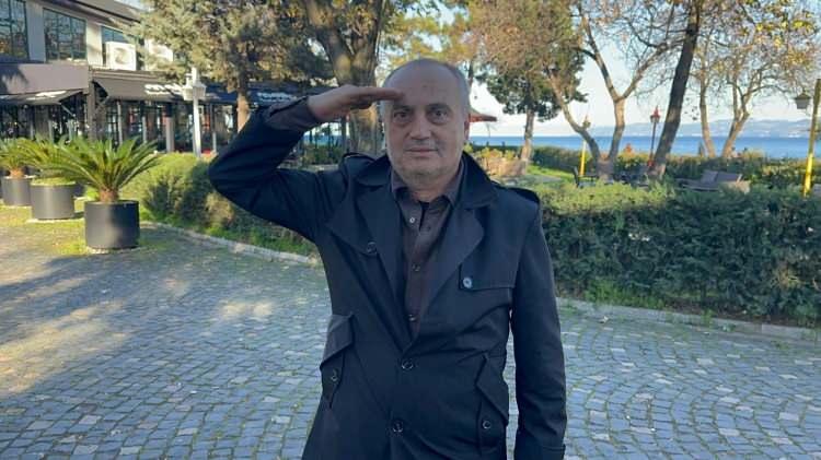 <p>Yaklaşık üç hafta önce araçla seyir halindeyken jandarma denetiminde durdurulduğunu belirten Metan, yapılan kimlik kontrolünde asker kaçağı olarak göründüğünün kendisine bildirildiğini söyledi.</p>
