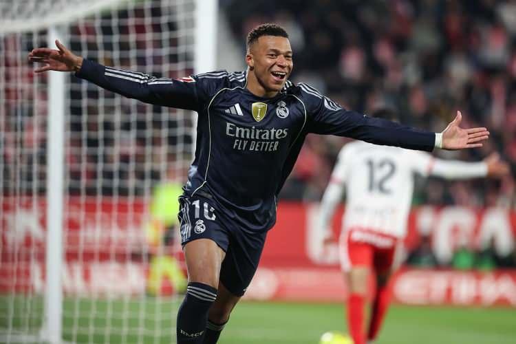 <p>1-Kylian Mbappe (63 ma&ccedil; - 62 gol)</p>
