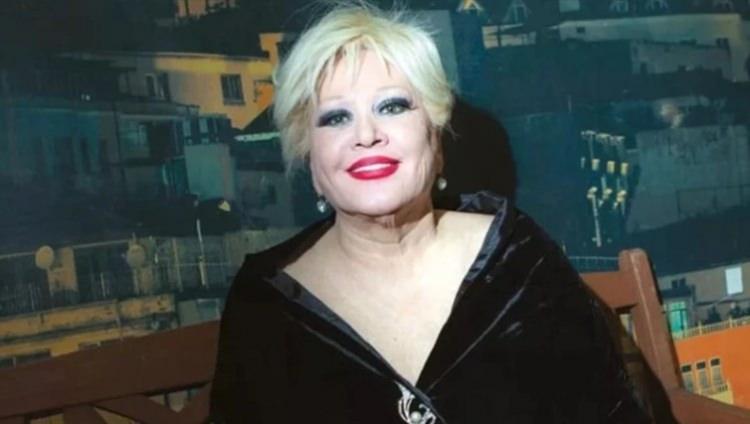 <p><strong>MUAZZEZ ABACI</strong></p>

<p>Kızı Saba Abacı'yı görmek için gittiği ABD'de geçirdiği kalp rahatsızlığı nedeniyle anjiyo olup stent takılan 78 yaşındaki usta sanatçı Muazzez Abacı, 12 Kasım'da, tedavi gördüğü hastanede yaşamını yitirdi.</p>
