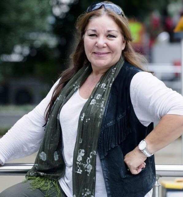 <p><strong>BEDİA ENER</strong></p>

<p>Yaprak Dökümü dizisiyle tanınan usta oyuncu Bedia Ener beyninde lenfoma nedneiyle 13 Ocak'ta hayatını kaybetti. </p>

<p> </p>
