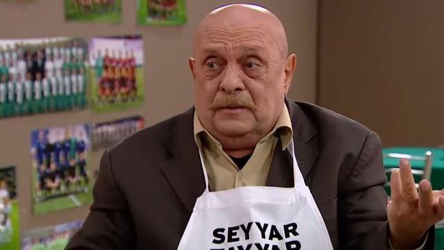 <p><strong>EMİN GÜMÜŞKAYA</strong></p>

<p>Çocuklar Duymasın'ın "Seyyar Tayyar"ı usta oyuncu Emin Gümüşkaya, 18 Şubat 2025'te hayatını kaybetti. </p>
