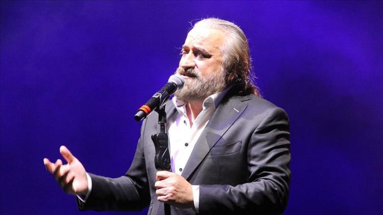 <p><strong>VOLKAN KONAK</strong></p>

<p>Kıbrıs'ta verdiği konser sırasında rahatsızlanan ünlü şarkıcı Volkan Konak 31 Mart'ta hayatını kaybetti. </p>

<p> </p>
